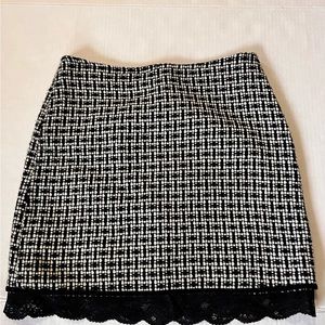 Kenzie Womens Mini Skirt 100 %Acrylic  White/ Black Size 2